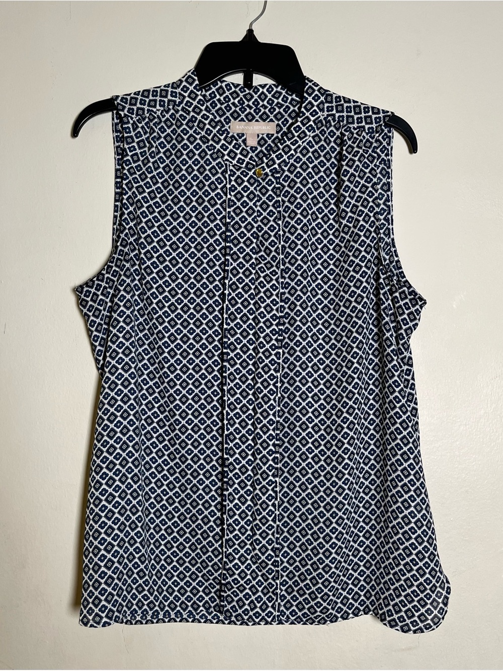 Banana Republic Navy and White Diamond Print Sleeveless Blouse